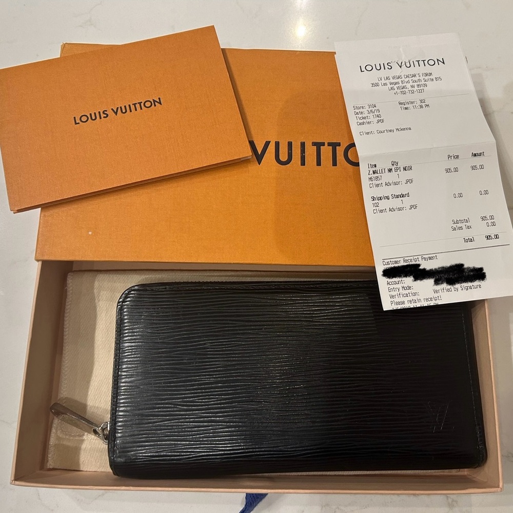 Louis Vuitton Zippy Black Epi Leather